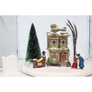 Dept 56 Dickens Village - Victorian Family Christmas House Gift Set